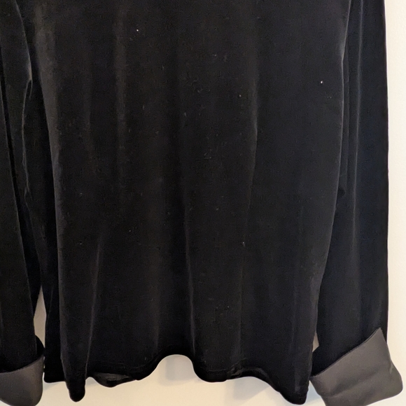 Chic Black Velvet Women's Blazer - Picture 2 of 3